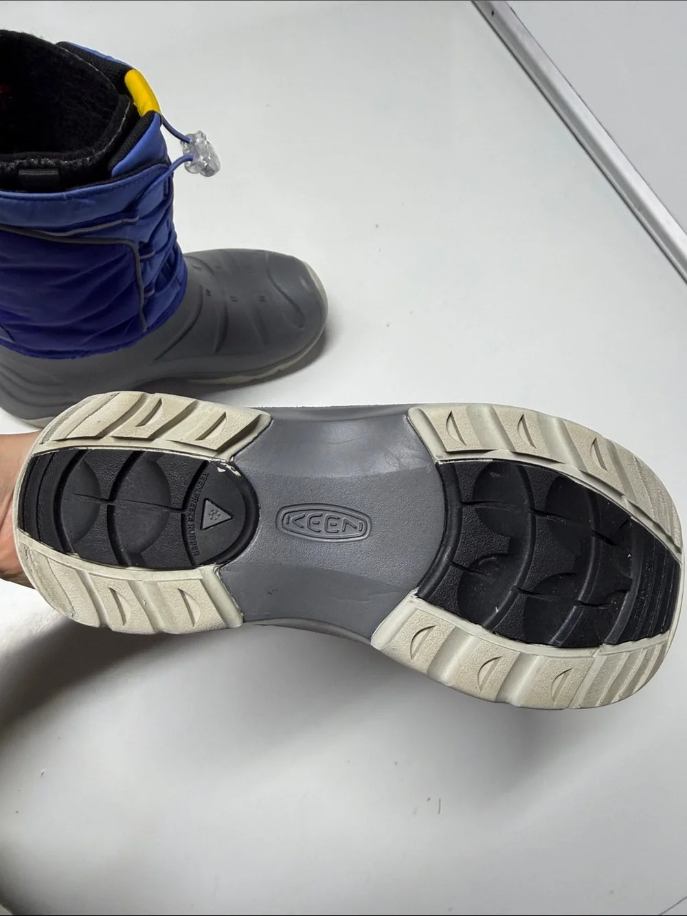 Keen Kids Waterproof Winter kids Boots in Blue and Gray Yellow Accent sz 5